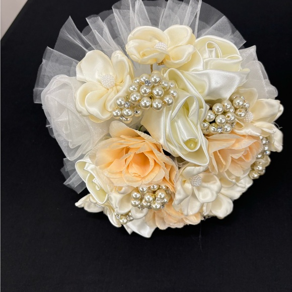 Artificial bridal bouquet - Picture 8 of 12